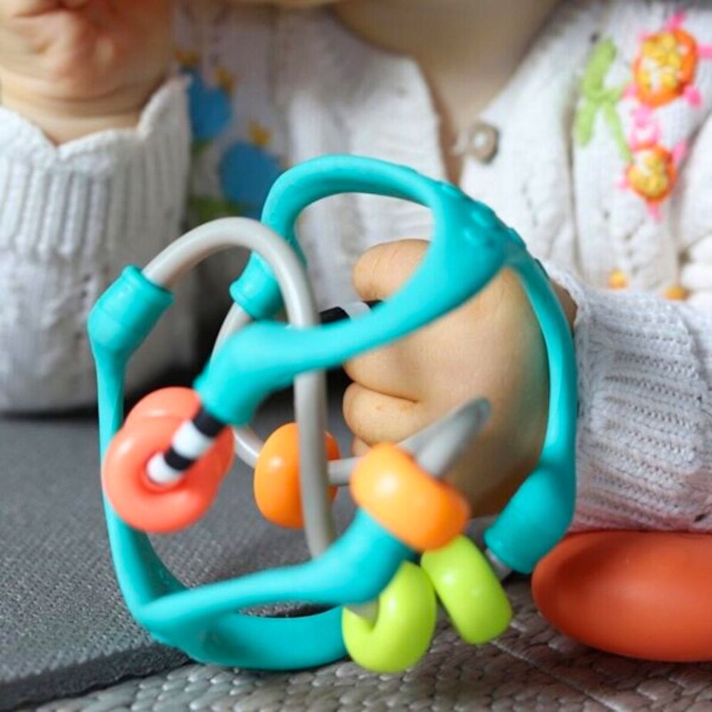 SB Busy Ball – Fargerik Aktivitetsball for Sansestimulering & Lek – Fra 3 Måneder