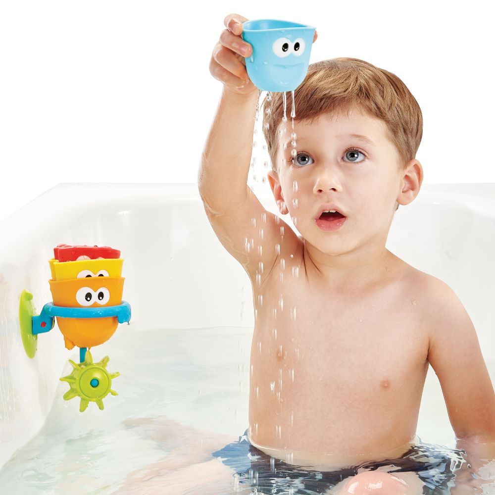 Yookidoo Badeleke – Flerfarget Fill and Spill Action Cups – Fra 8 Måneder