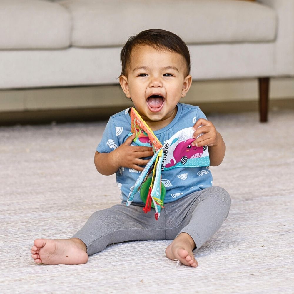 Infantino Fargerik Myk Sjødyr Babybok med Lyd og Biteleke - detaljbilde