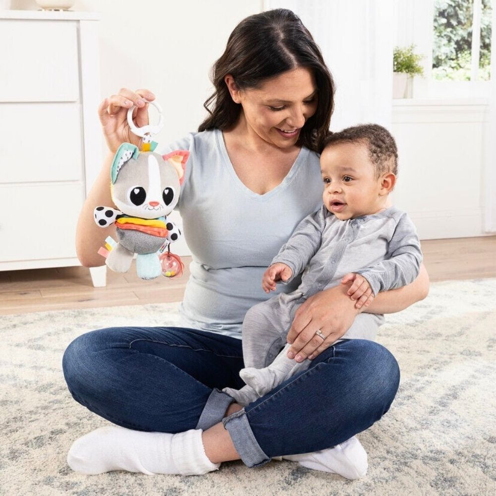 Lamaze Interaktiv og Sensorisk Uttrekkbar Millie the Cat med Lyder - detaljbilde