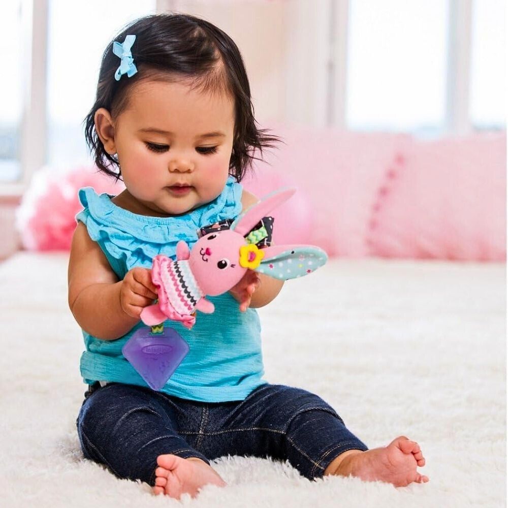 Infantino B Kids Kanin Rangle med Bjelle – Myk Baby Rangle – Fra 0 Måneder